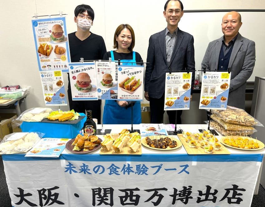 中部国際空港でのヴィーガン試食会で紹介されたコッチラボのヴィーガンカツバーガーとサンドイッチ