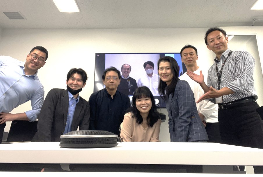 Commemorative photo with researchers at the Graduate School of Project Design, where Haruko Kawano, representative of VegeProject, gave a lecture on vegan topics
