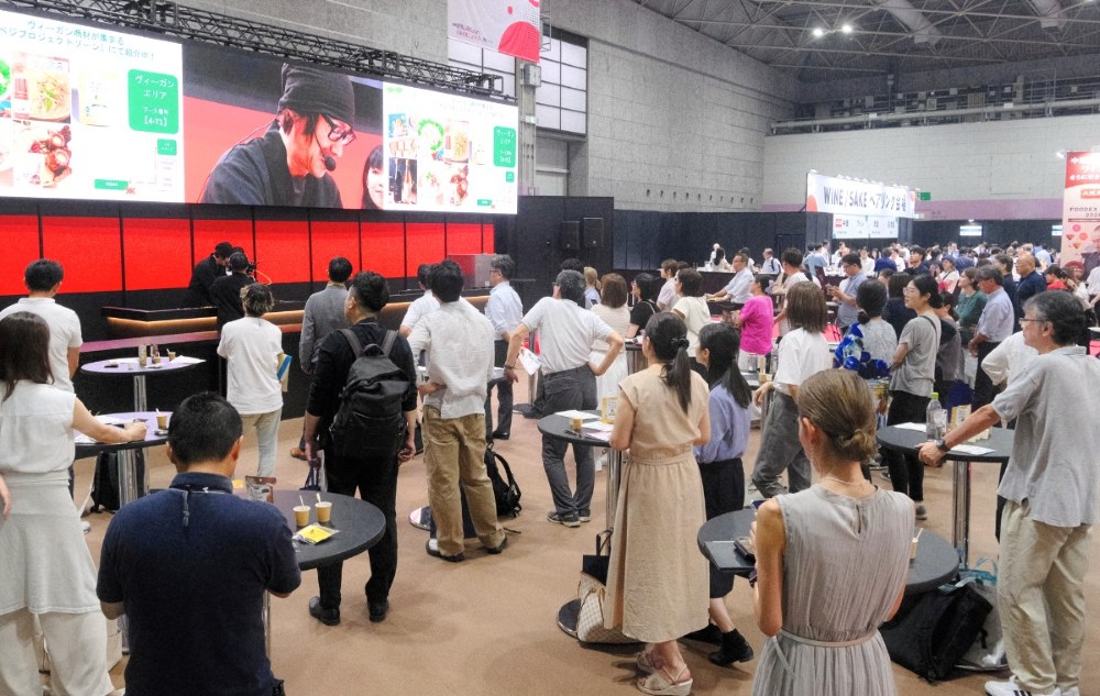 Vegan sushi cooking demonstration at FOODEX Kansai 2026 featuring the owner-chef of Paprika Shokudo Vegan and the representative of VegeProject Japan