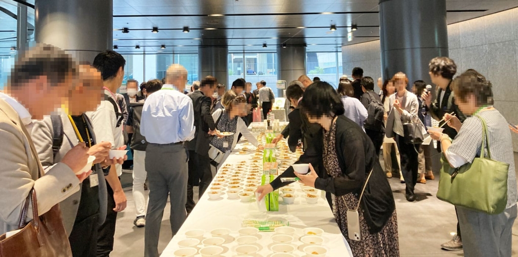 Networking session for businesses at a seminar hosted by the Tokyo Convention & Visitors Bureau