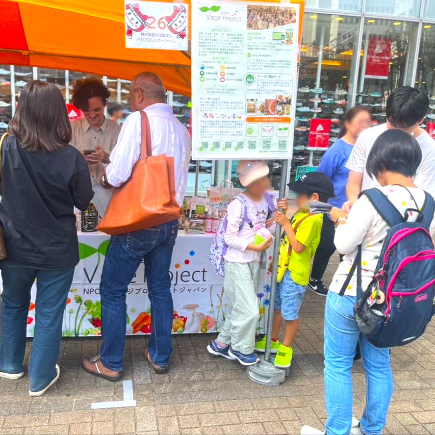 Families taking part in a quiz at our booth at Fukushi Tsunagari Festa 2024