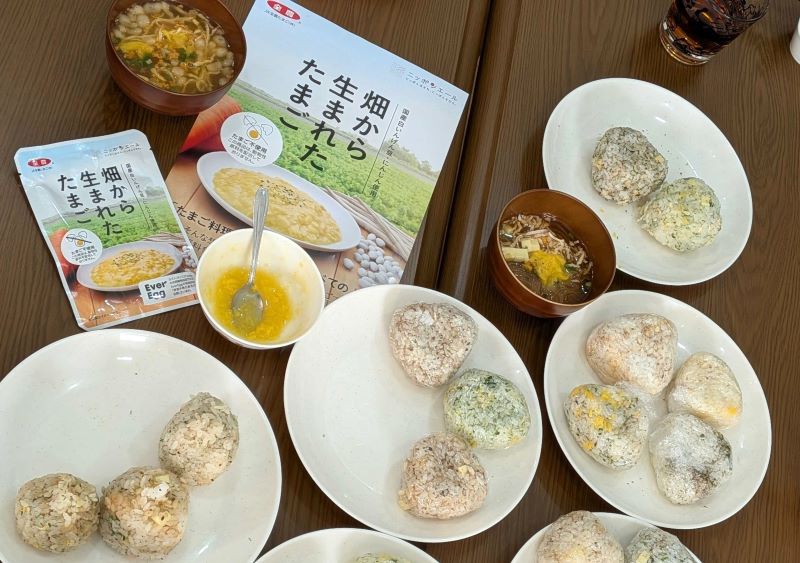 Soup and onigiri made with JA Zen-Noh Tamago’s “Hatake kara Umareta Tamago”